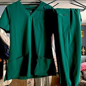 Medium women’s scrub set